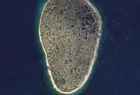    Barmaq izini xatırladan ada   